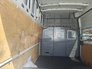 2013 N * issan NV d'occasion - Product Image 2