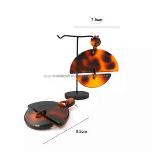 Lujosos pendientes hechos a mano de resina para mujer, colores personalizados, accesorios de moda altamente pulidos DE LA India - Product Image 2