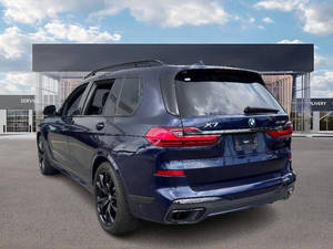 2021 B M W X7 XDrive40i AWD 4dr Vehículo de actividad deportiva con asientos de cuero Caja de cambios manual y cámara trasera Interior oscuro - Product Image 5