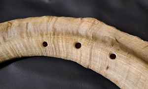 Tasse à corne à boire Viking authentique Divit | Chope à corne de bière médiévale authentique | Tasse à corne/Stein d'une capacité de 24oz. (Jarl, Poli) - Product Image 4