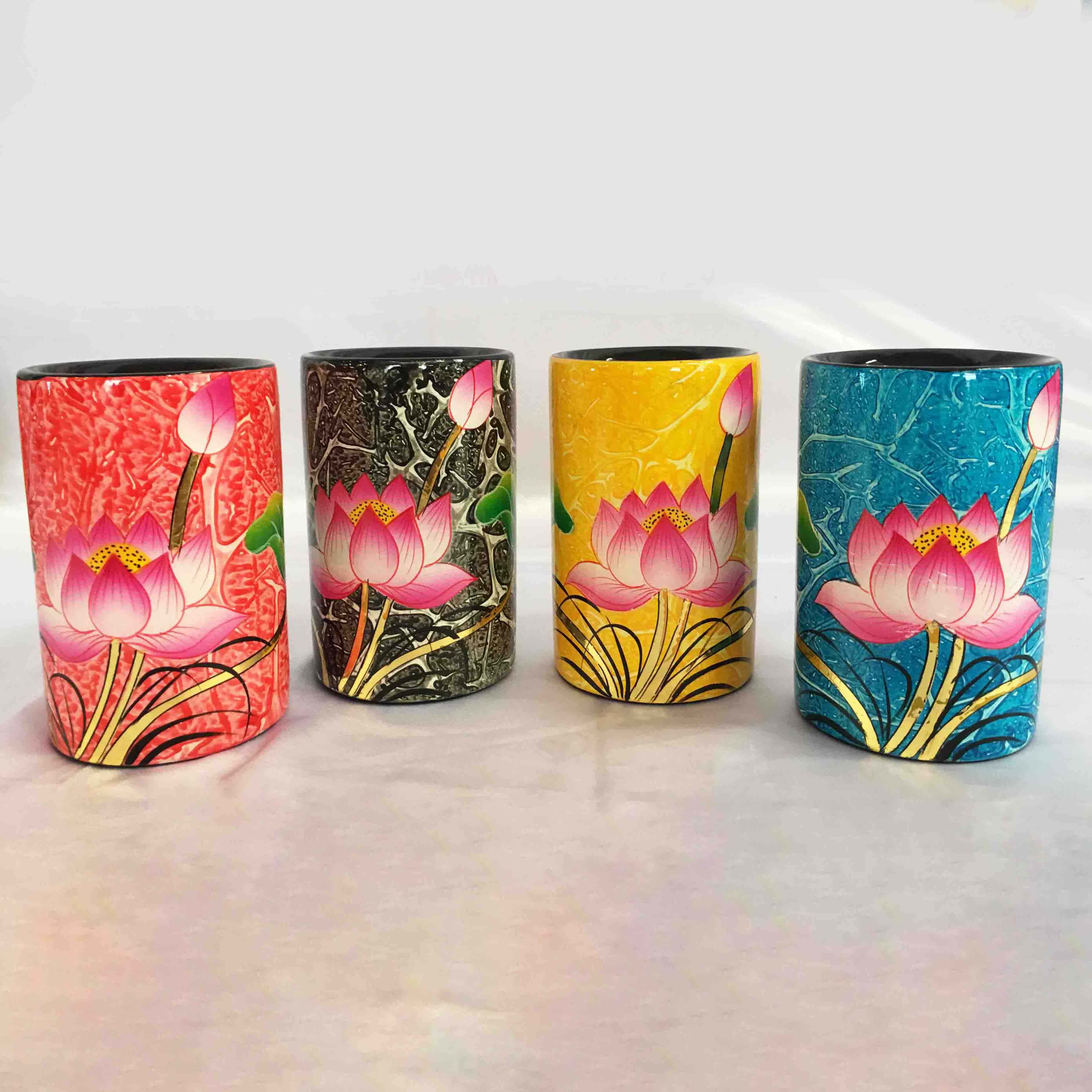 มีสีสัน