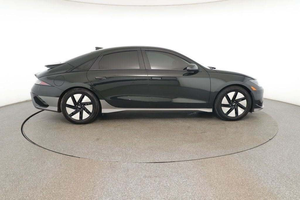 Ioniq 6 SE 2023, Autonomía Estándar, Tracción Trasera, Turbo Eléctrico, Asientos de Cuero, Exterior Claro, Precio Bajo, Bajo Kilometraje - Product Image 5