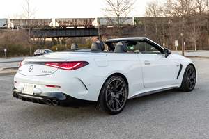 รถยนต์เมอร์เซเดส-เบนซ์ AMG CL-Class ปี 2025 สภาพดีเยี่ยม พวงมาลัยซ้าย ภายในสีเข้ม เบาะหนัง ยาง R19 - Product Image 3