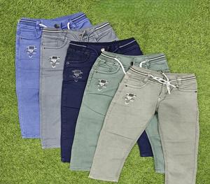 Direct du vendeur entier Jeans délavés de style vintage élégant de haute qualité pour garçons Look décontracté approvisionnement en vrac - Product Image 1