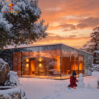 Studio en verre luxueux et miroité pour location de vacances en montagne et éco-tourisme