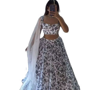 Tenue traditionnelle Style cachemiri riche fête et mariage spécial imprimé fleuri pur Chinon soie Lahenga Choli avec attache Cancan - Product Image 1
