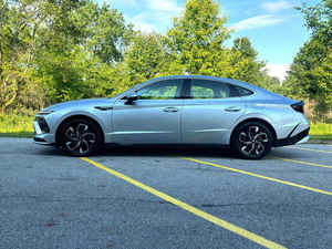 Sonaata SEL FWD Turbo Sedán 2024 con Neumáticos R18, Asientos de Cuero, Cámara Trasera, Caja de Cambios Manual/Automática - Product Image 4