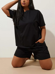 Vêtements d'été décontractés 100% coton personnalisés Ensemble short 2 pièces pour femmes Logo imprimé personnalisé Ensemble t-shirt et short surdimensionné pour femmes - Product Image 3