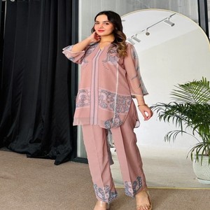 Ensemble Kurti et pantalon VASTRA COTTAGE en faux georgette lourd pour femmes, imprimé numérique, manches longues, vêtements ethniques cousus - Product Image 5