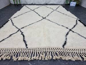 Vente en gros de tapis marocain authentique Beni Ourain tapis oriental berbère 100% tissé à la main en laine naturelle tapis uni blanc et noir - Product Image 6