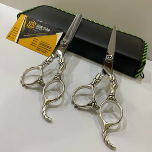 กรรไกรแต่งผม440C มาใหม่พร้อมด้ามมังกรสแตนเลสสตีลและหนัง PU กระเป๋าใบมีดปลายแหลม - Product Image 2