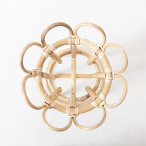 Support de jardin moderne de style unique pour plantes en rotin naturel, fournitures de jardin en gros - Product Image 3