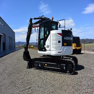 Mini-excavatrice sur chenilles Hidromek avec moteur, pompe et poignée conçue pour les sites à accès restreint, maintien d'une force de rupture impressionnante - Product Image 3