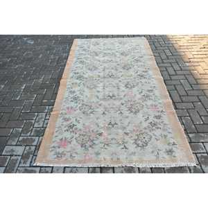 พรมตุรกีวินเทจ ขนาด 4.5x7.9 ฟุต (136x242 ซม.) พรมขนสัตว์ขอบสีน้ำเงิน - Product Image 1