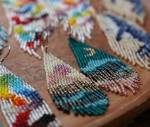 ต่างหูลูกปัดทอมือรุ่งอรุณสีชมพู, ต่างหูที่ไม่ตรงกัน, แนวนอน, ต่างหูขอบ, เครื่องประดับลูกปัด - Product Image 2