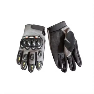 Guantes de motocicleta personalizados para hombres y mujeres, materiales de cuero con diseño de logotipo para deportes de carreras y uso en motocicletas de bajo alcance - Product Image 1
