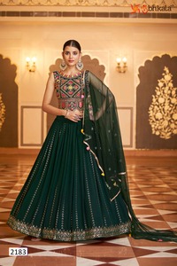 Designer Velvet lehanga choli pour femmes pour les achats en ligne de mariage surat, robes royales de mariage pakistanais en Inde 2022 - Product Image 3