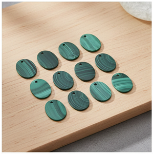 Pierre précieuse en malachite verte ovale polie avec une profondeur de couleur naturelle pour la fabrication de bijoux, vente en gros en usine, exportation - Product Image 1