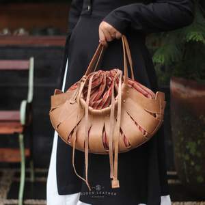 สร้อยข้อมือหนังทำมือที่มีสไตล์พร้อมอุปกรณ์เสริมที่ทนทานระดับพรีเมียมถูกสร้างขึ้นสำหรับสวมใส่กลางแจ้งทุกวันแบบสบายๆจากประเทศอินโดนีเซีย - Product Image 2