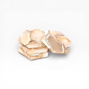 Ensemble de dessous-de-verre en agate beige hexagonale avec motifs naturels, dessous-de-verre de luxe pour la maison et le bureau - Product Image 1