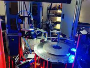 Trieuse automatisée de rivets avec système de vision à disque métallique pour une inspection précise des dimensions et des défauts de surface - Product Image 6