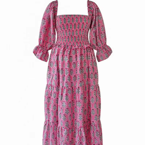Robe d'été rose florale, imprimée à la main, corsage smocké, coton biologique, robe éthique pour femmes - Product Image 1