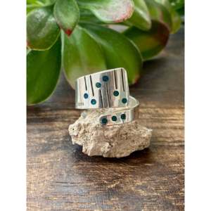 Anillo Ajustable Raymond Begay con Incrustaciones de Ópalo y Oro Rosa/Plata, Talla 10, Regalo para Él, Piedras Preciosas Naturales, Chapado en Dos Tonos - Product Image 1