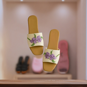Qualité exportatrice Sandales pour femmes Lavande Floral Pantoufles plates Boutique d'été Chaussures décontractées brodées à la main - Product Image 1