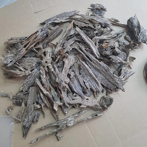 Sophisticated <b>Scents</b>: 100% Natural Pure Agarwood Oud Chips Huy Phat - Product Image 2