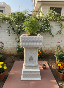 Fabriqué à la main traditionnel Tulsi Vrindavan Stand pour la maison hindoue personnalisé Durable teck en bois Tulsi/basilic plante Stand meubles UK - Product Image 4