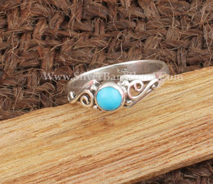 Style Vintage 925 Sterling Silver Turquoise Ring Dainty Scrollwork Artisan Bijoux en pierres précieuses faits à la main pour les femmes pour les mariages - Product Image 1