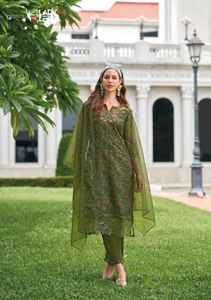 Nouvel arrivage Pantalon Kurti et Dupatta en organza à la demande avec broderie et travail à la main fabriqués en Inde - Product Image 4