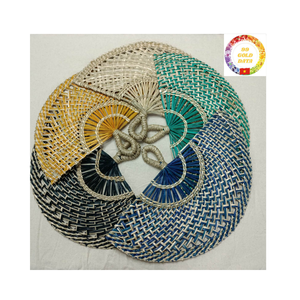 Ventilateur tissé à la main en jonc de mer en feuille de palmier naturel du Vietnam pour le refroidissement et la décoration murale Boho - Product Image 1