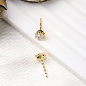 Pendiente artesanal de oro amarillo de 18 quilates con forma de flor y diamante natural para mujer, joyería mayorista - Product Image 4