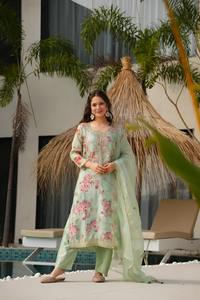 Conjunto Salwar Kameez de seda suave con Dupatta elegante bordado y parte inferior elegante para uso informal y de fiesta a precios de mayorista - Product Image 5