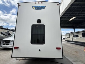 Gran Oferta: Autocaravana Usada 2023 F-o-r-e-s-t R-i-v-e-r S-a-l-e-m V-i-l-l-a G-r-a-n-d 4-2-D-L en Venta - Product Image 2