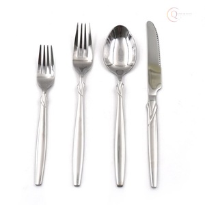 Ensemble de couverts classiques en acier inoxydable pour hôtels et fêtes |   Couverts professionnels écologiques avec couleurs personnalisées - Product Image 1