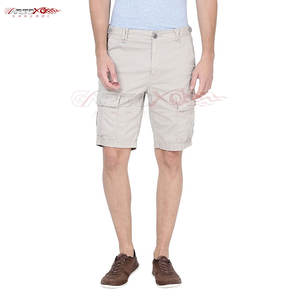 Short cargo décontracté pour homme avec style utilitaire et rangement supplémentaire Short cargo stylé pour homme avec poche latérale - Product Image 1