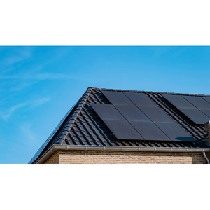 Impianto PV da 12 kW con inverter ibrido Fronius e accumulo LG da 12,9 kWh – Regno Unito - Product Image 1