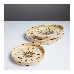 Plateau de service décoratif de luxe, fait main, durable et écologique, avec incrustation de nacre vietnamienne et motif géométrique, pour la vente en gros - Product Image 1