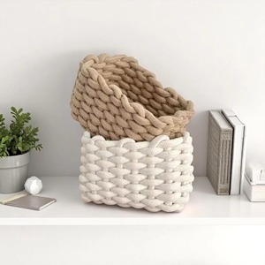 Ensemble de 2 paniers de rangement pour les produits de soin de la peau, le maquillage et l'organisation de la coiffeuse, organisateur élégant pour la vanité à domicile en provenance d'Inde - Product Image 1