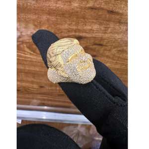 แหวนหมั้นเพชรเม็ดกลมสีทองเหลืองสำหรับผู้ชาย VVS Moissanite แนวฮิปฮอป9.00Ct แหวนหมั้นทำจากน้ำแข็ง925ของผู้ชายเงินสเตอร์ลิง - Product Image 5