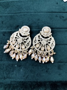 Boucles d'oreilles ombre pour femmes Boucle d'oreille perle Kundan traditionnelle Chandbali pour perle de mariage, boucle d'oreille Chandbali, boucle d'oreille à tige - Product Image 2