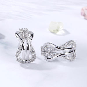 ต่างหูรูปหัวใจเงินแท้ชุบทองคำขาว Jeulia Infinity Love ประดับเพชรทรงปรินเซสคัทและเพทาย - Product Image 6