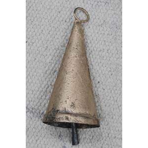 Carillons à vent vintage faits à la main en fer recyclé et laiton moulé, ensemble de 24 clochettes coniques, pour décorations religieuses et fêtes - Product Image 2