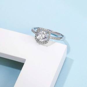 แหวนหมั้นเพชรเลี้ยงในห้องปฏิบัติการสุดหรู ดีไซน์วินเทจ ตัวเรือนเงินแท้ 925  รับรองโดย IGI เครื่องประดับชั้นดีสำหรับทั้งชายและหญิง เหมาะสำหรับงานแต่งงาน - Product Image 4