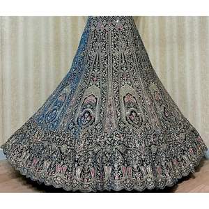 Exquisito conjunto de Lehenga nupcial bordado de lujo con Zari y lentejuelas en tela de red ligera - Product Image 3