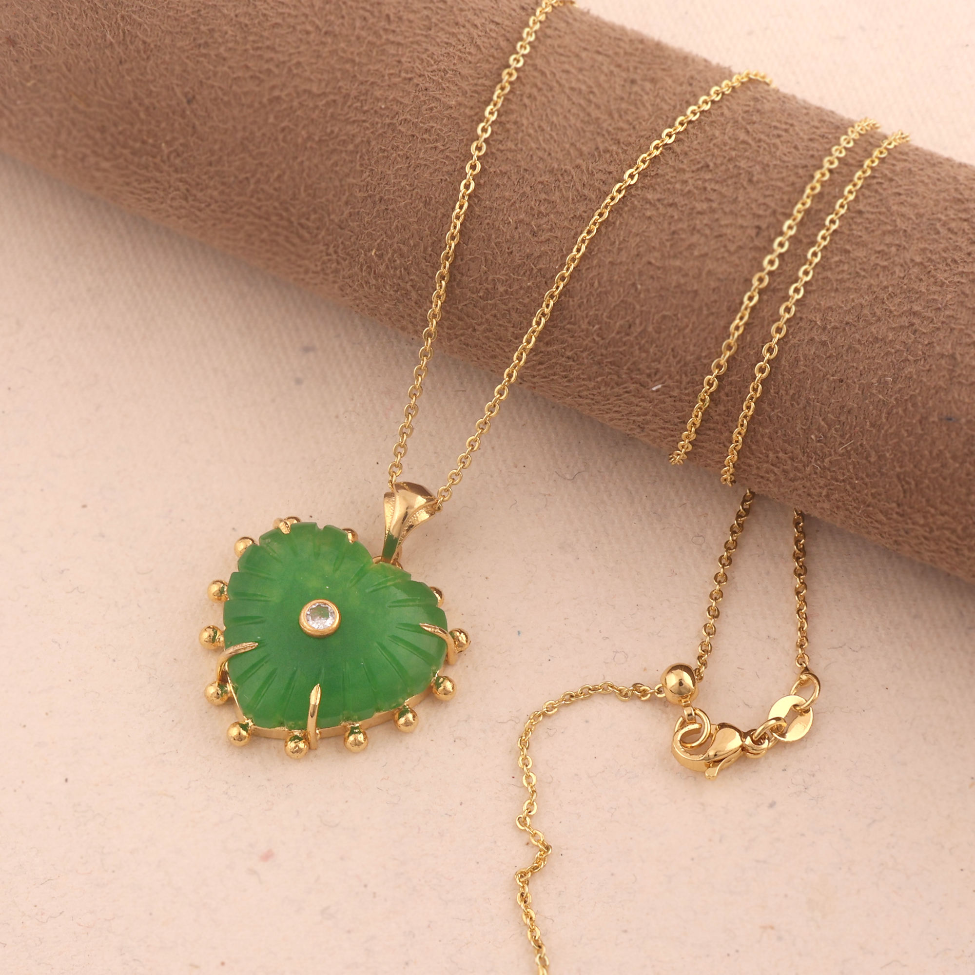 หยกสีเขียว, CZ