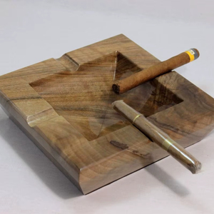 Cendrier en bois compact et durable construit pour un nettoyage et une portabilité faciles adapté aux maisons et aux restaurants - Product Image 1