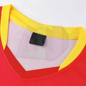 Nuevo Uniforme de Fútbol Ligero y Transpirable 100% Poliéster con Cuello en V y Manga Corta Diseñado para Hombre - Product Image 2